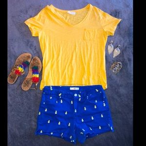 Yellow short sleeve v neck tee